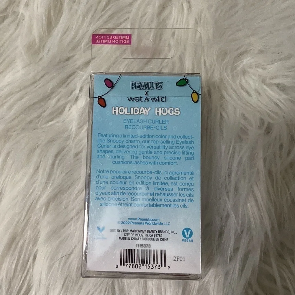 Wet N Wild X Peanuts Holiday Hugs Eyelash Curler